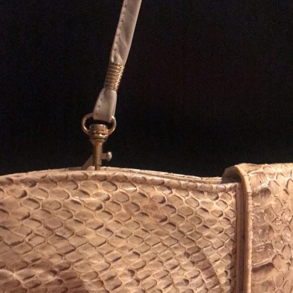 Summer blow out $15!! Italian, Genuine snakeskin or leather ladies purse. - Picture 6 of 16